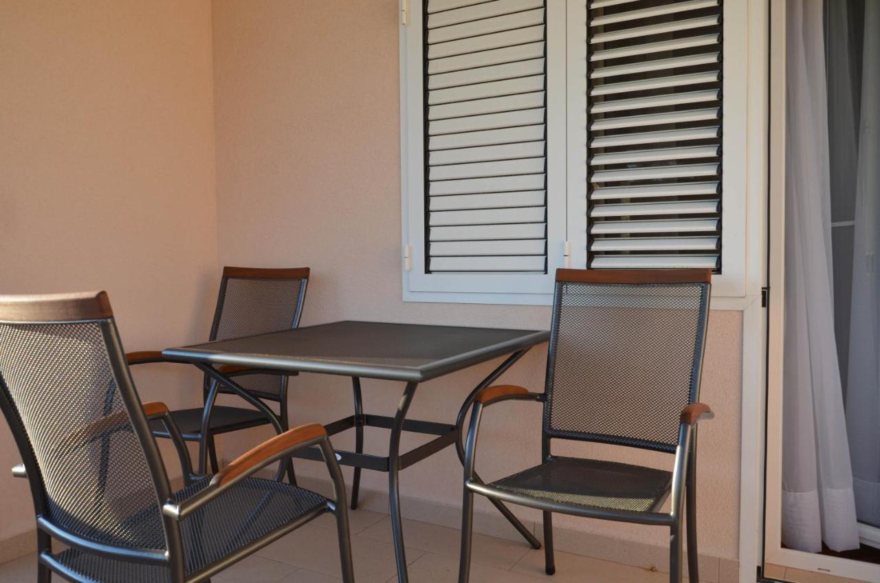 Apartments Tomas Betina  Exterior photo