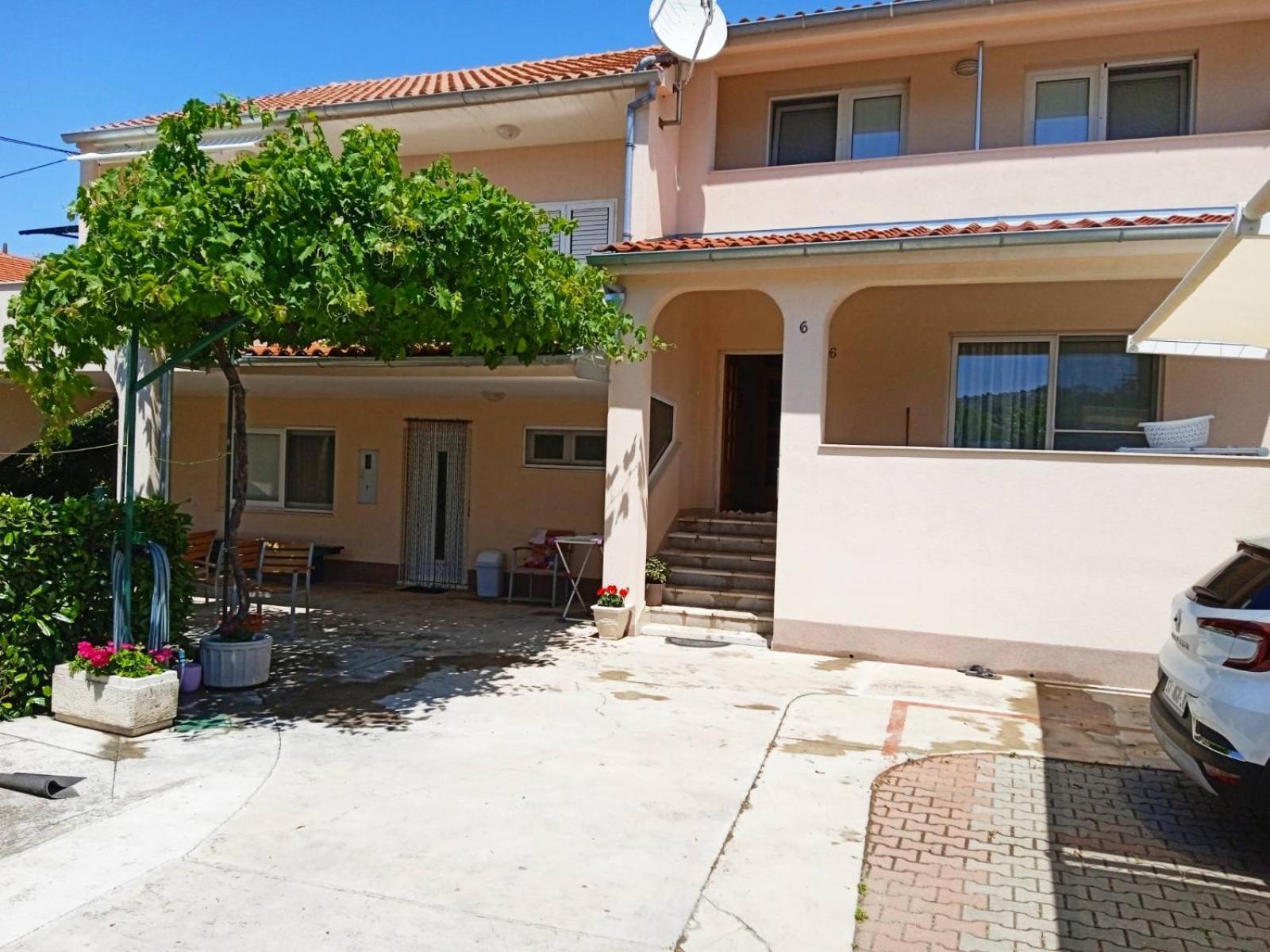 Apartments Tomas Betina  Exterior photo