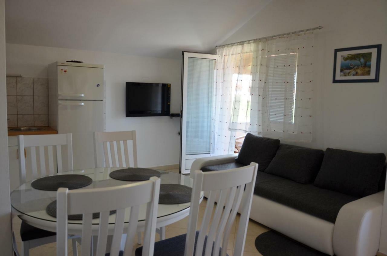 Apartments Tomas Betina  Exterior photo